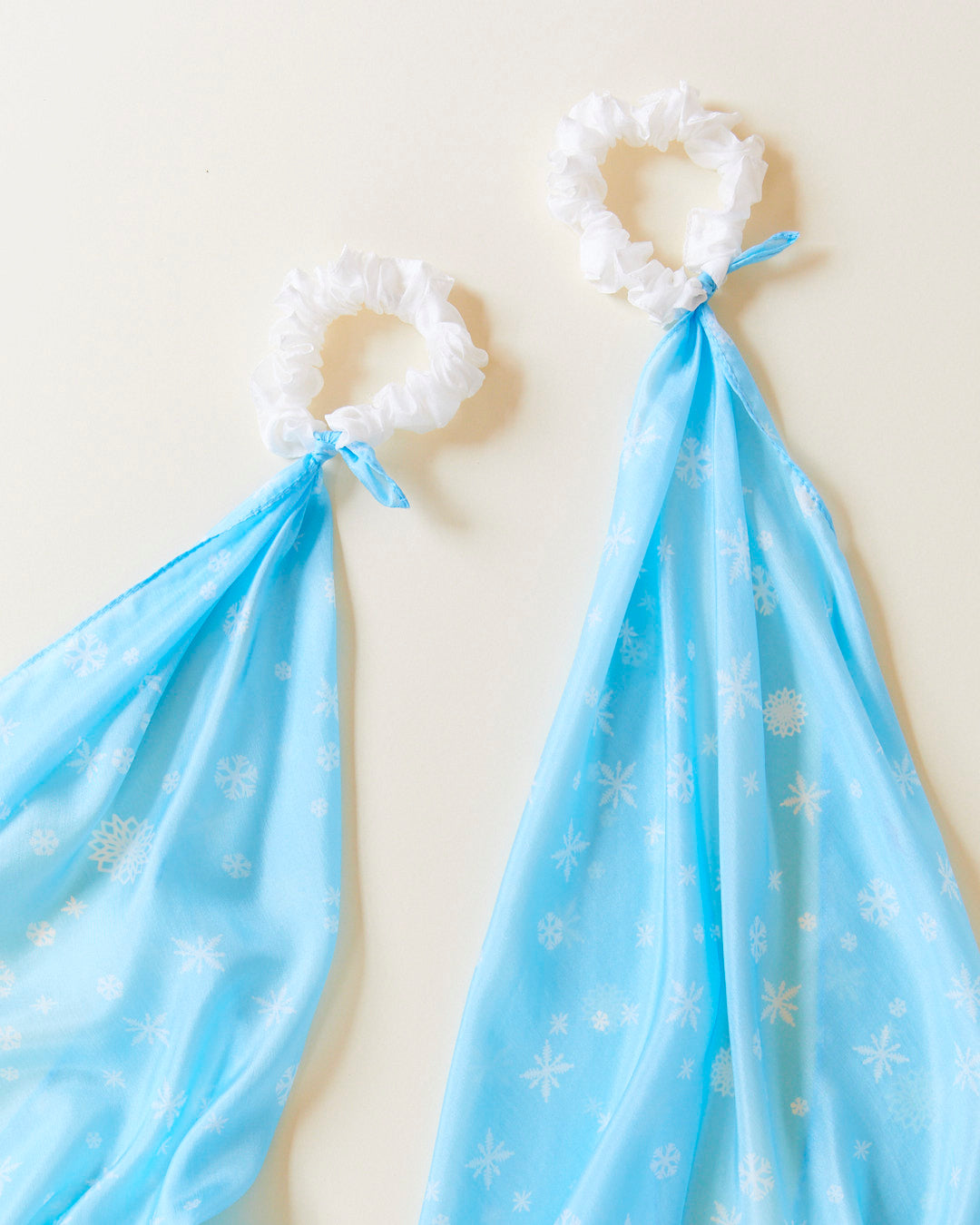 Snow Wrist Streamers