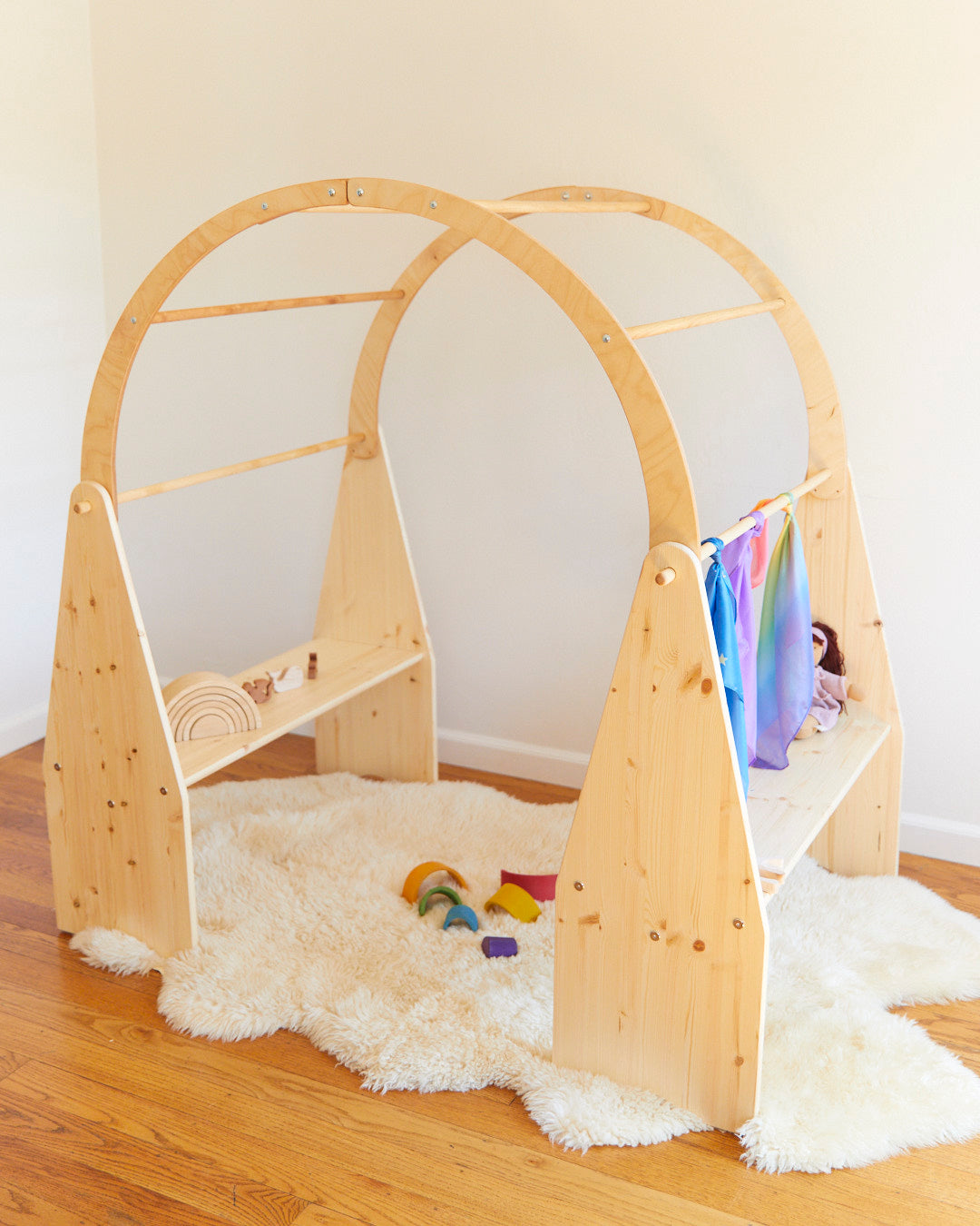 Waldorf Playstand